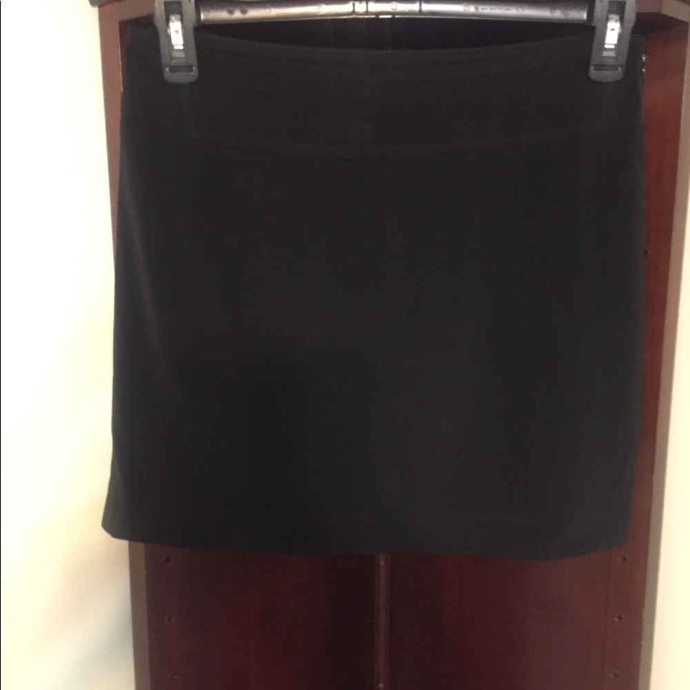 White house black market mini skirt size 6